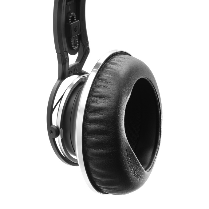K872 | Master reference closed-back headphones